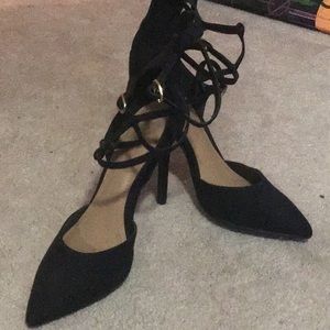 Super cute black heel!!